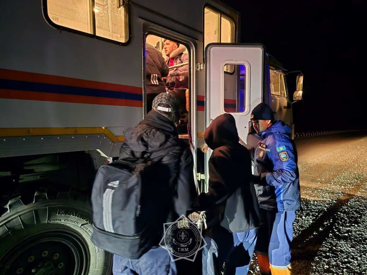 20 человек эвакуировали с карагандинской трассы ночью