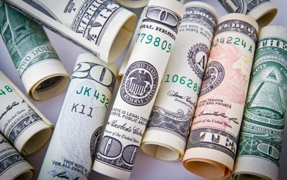 Доллар по 495 тенге продают в обменниках Алматы