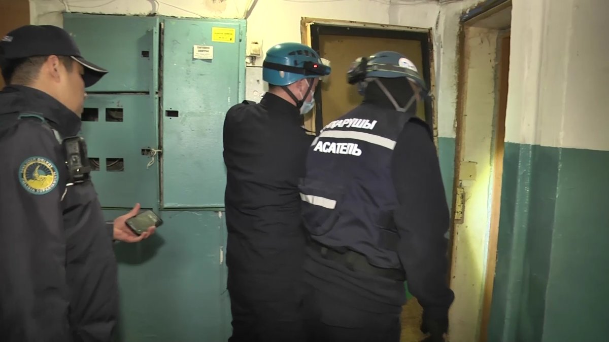 Павлодарда 84 жастағы қария үйілген қоқыстың ортасында көз жұмған