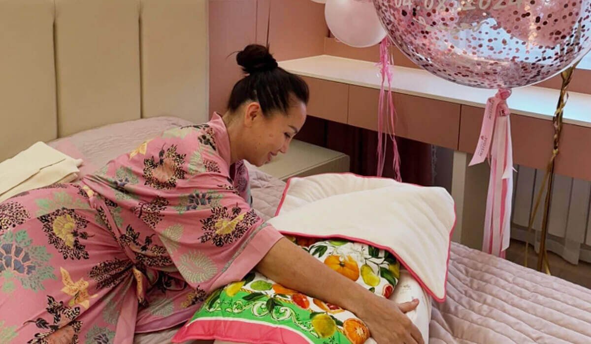 Баян Алагөзова екі қызын суррогат ана арқылы туғанын айтты