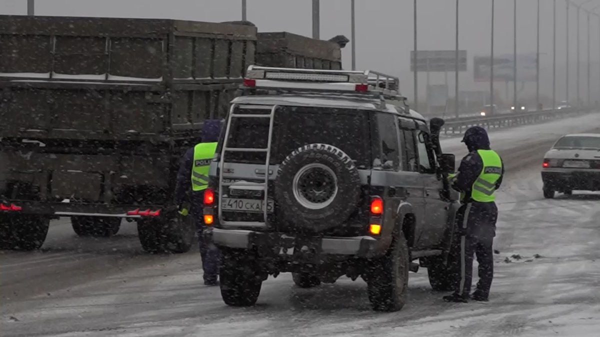 Последствия непогоды: очереди из машин образовались на шиномонтажных станциях в Петропавловске