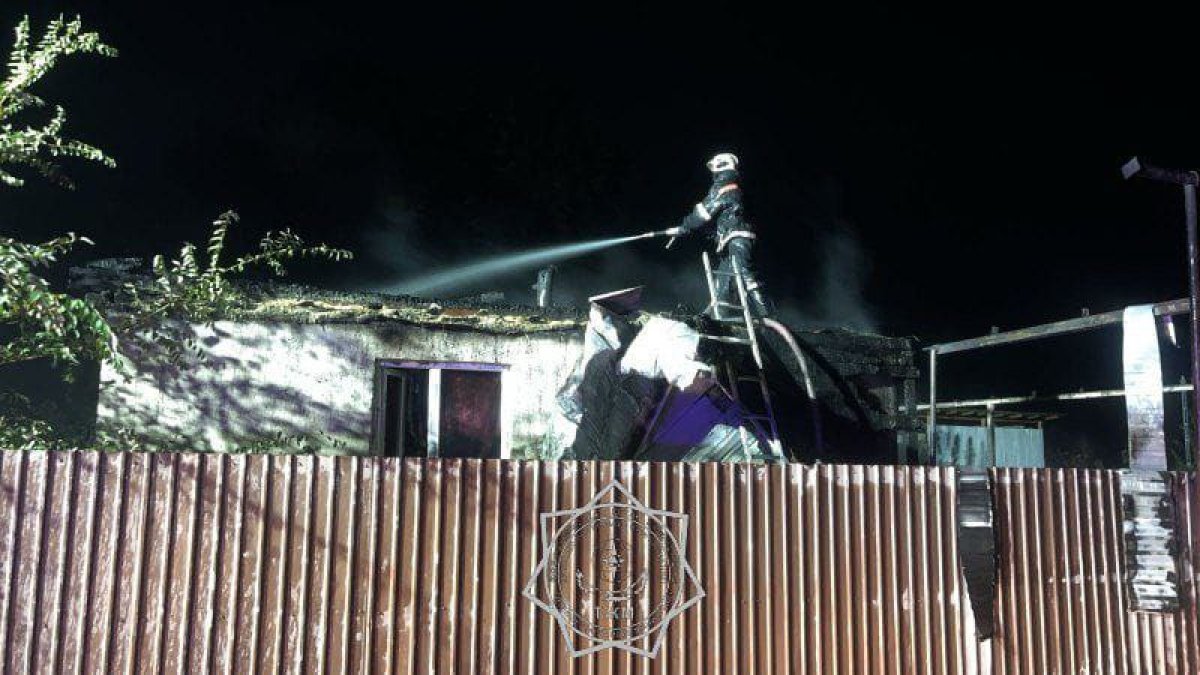 Семью убитого в Талгаре подростка будут охранять круглосуточно после ночного пожара