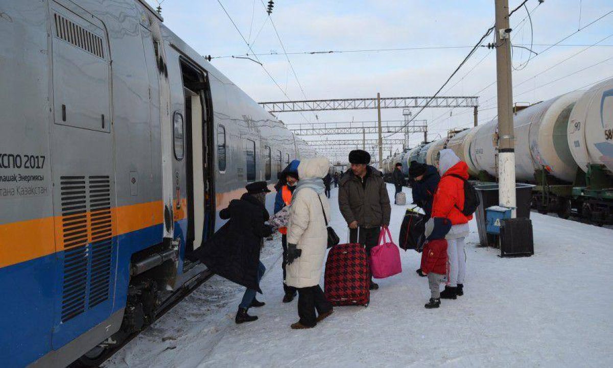 600 человек эвакуируют на поездах в связи с закрытием трассы Астана-Кокшетау