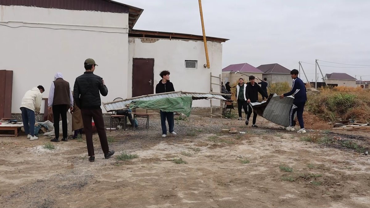 Қызылордалық ерікті жастар қарияларға қолғабыс етті