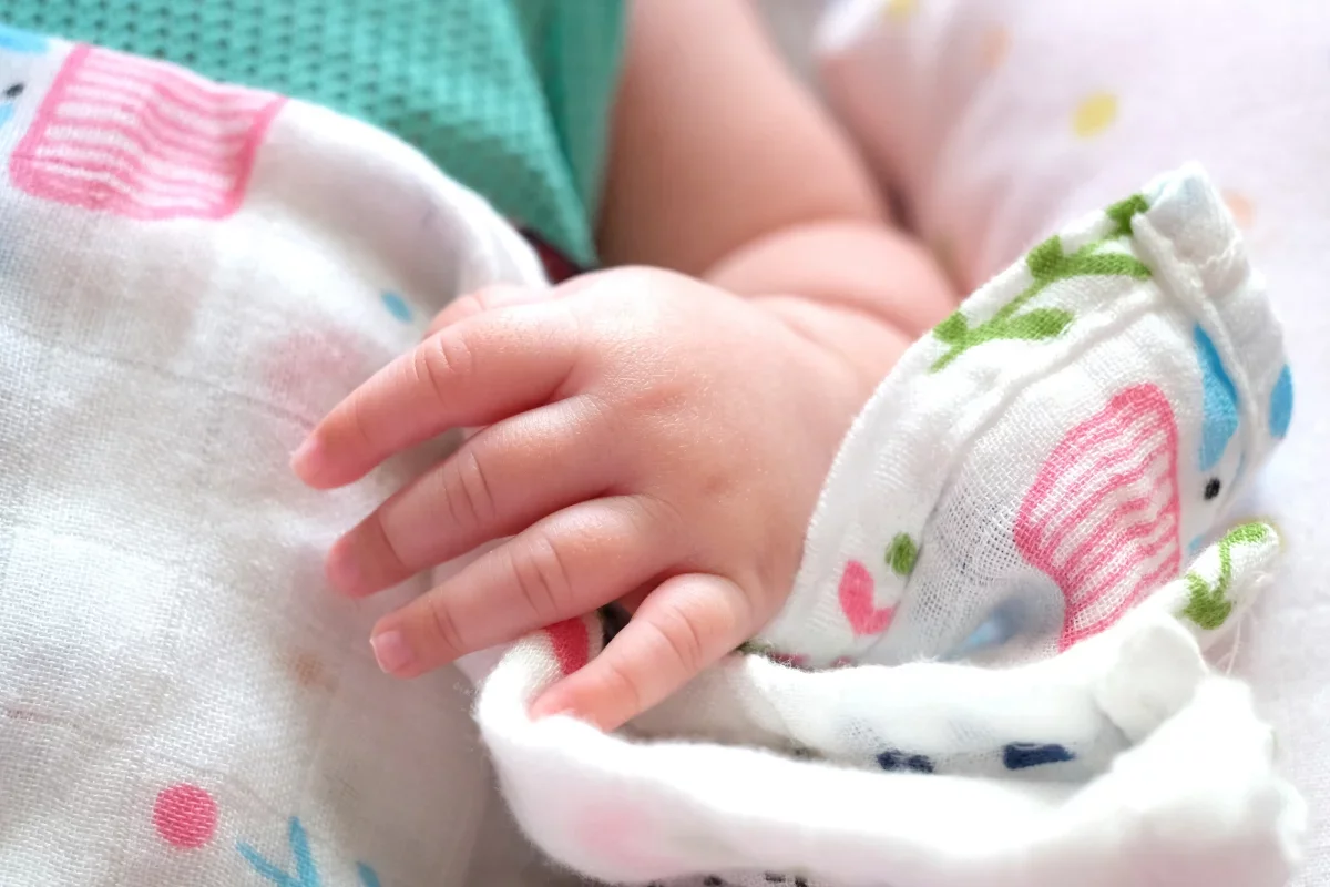 Шетелден 7 айлық бала табылып, Қазақстанға қайтарылды