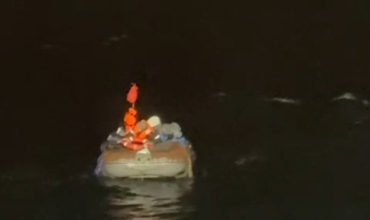 Трое в лодке два месяца дрейфовали в Охотском море: выжил только один