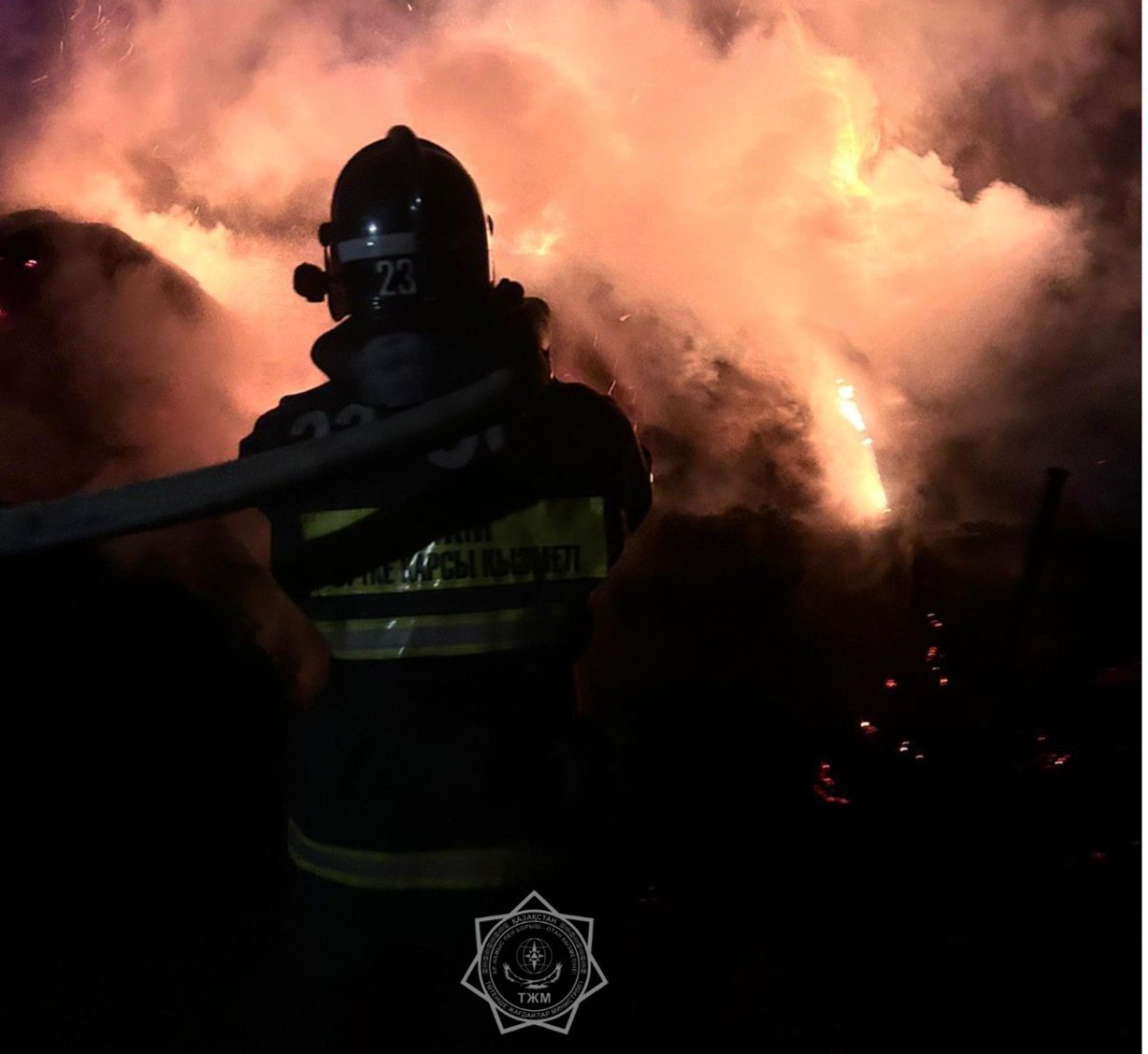 Житель Семея едва успел спастись из загоревшегося авто