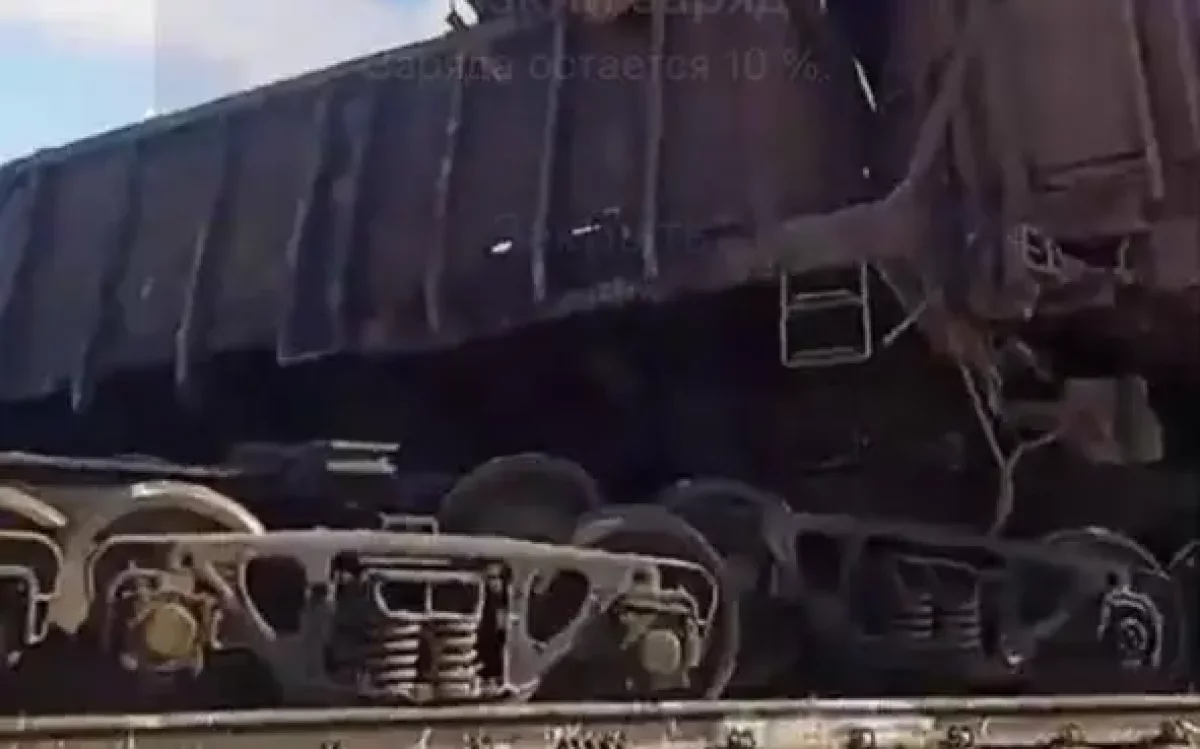 Тепловоз бен локомотив соғысып қалды