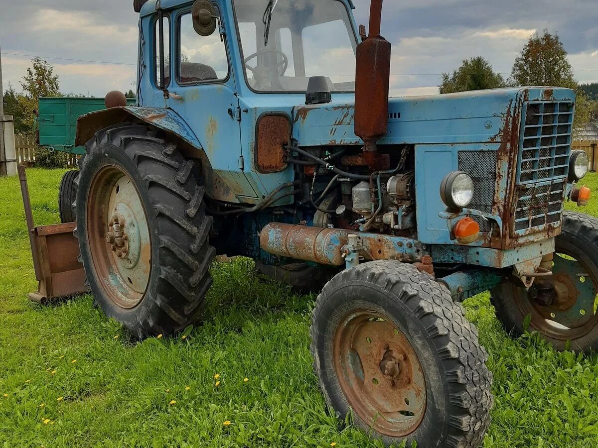 Полицейский на тракторе задавил насмерть человека