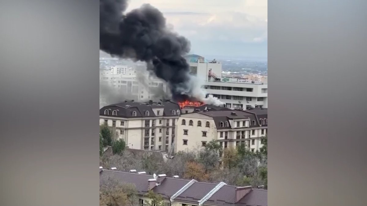 Алматыда көпқабатты үйлердің бірінен өрт шықты