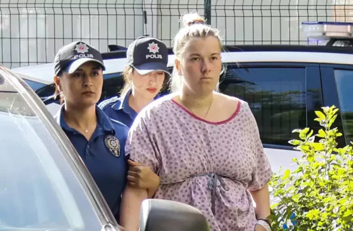 Ресейлік әйел әуежайда босанып, сәбиін дәретханаға тастап кеткен