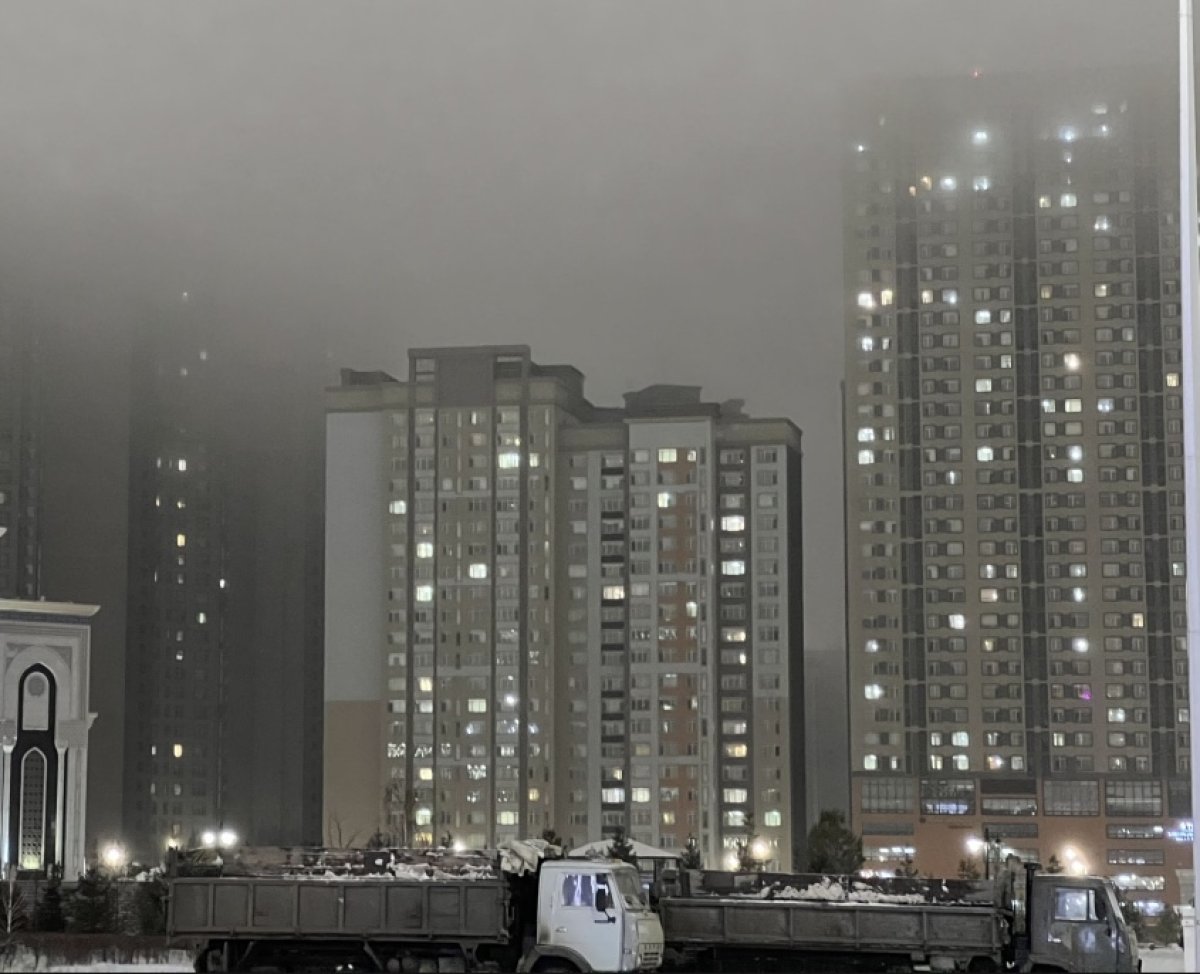 Девушка выпала из одного из самых высоких домов Астаны