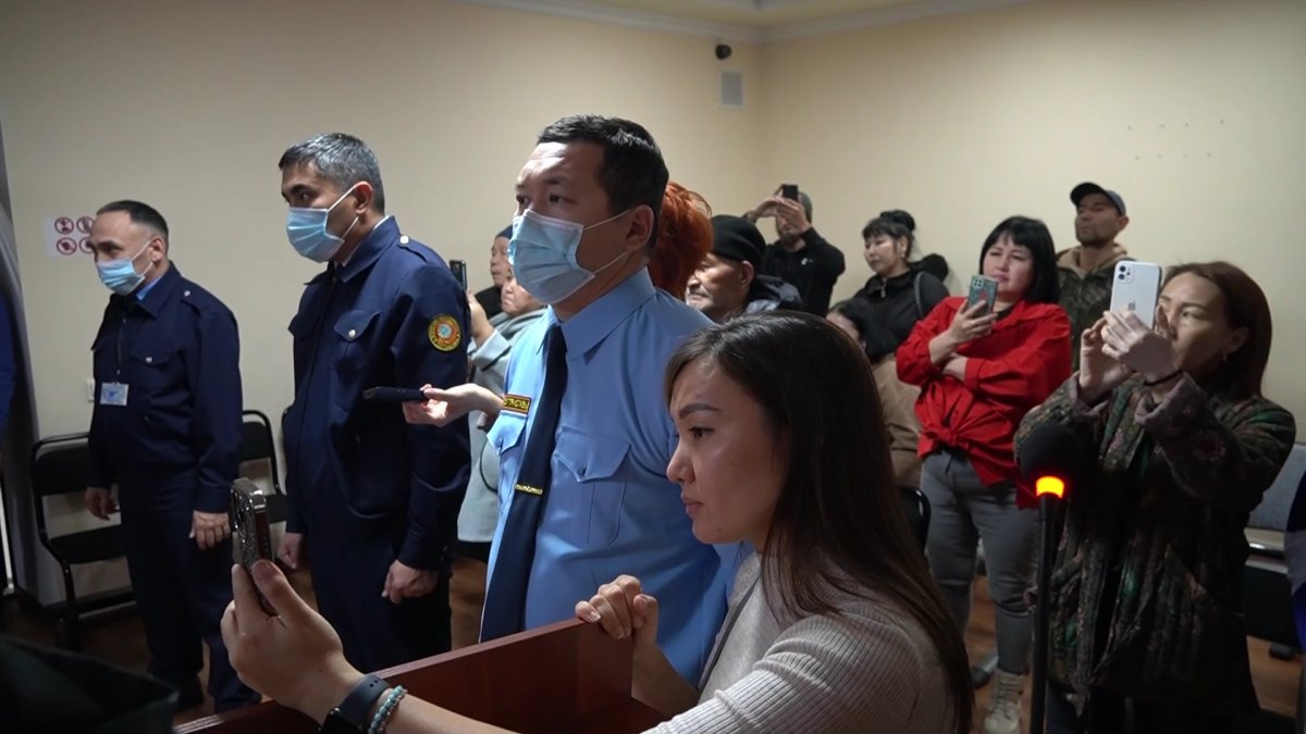 В Уральске апелляционную жалобу в отношении пятерых человек за угон автомобиля и изнасилование 12- летней девочки оставили практически без изменений