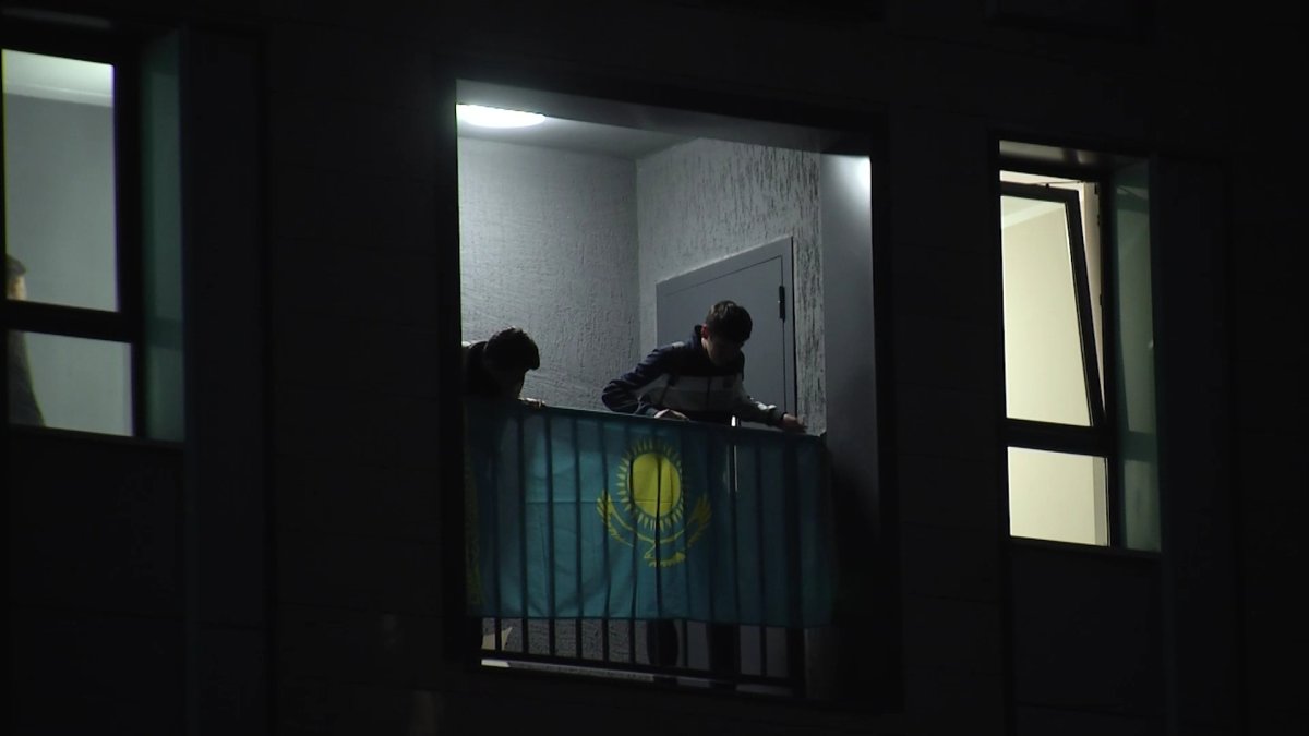 Алматыда "Менің елім-менің туым" шарасына 1000-нан астам ерікті  атсалысты