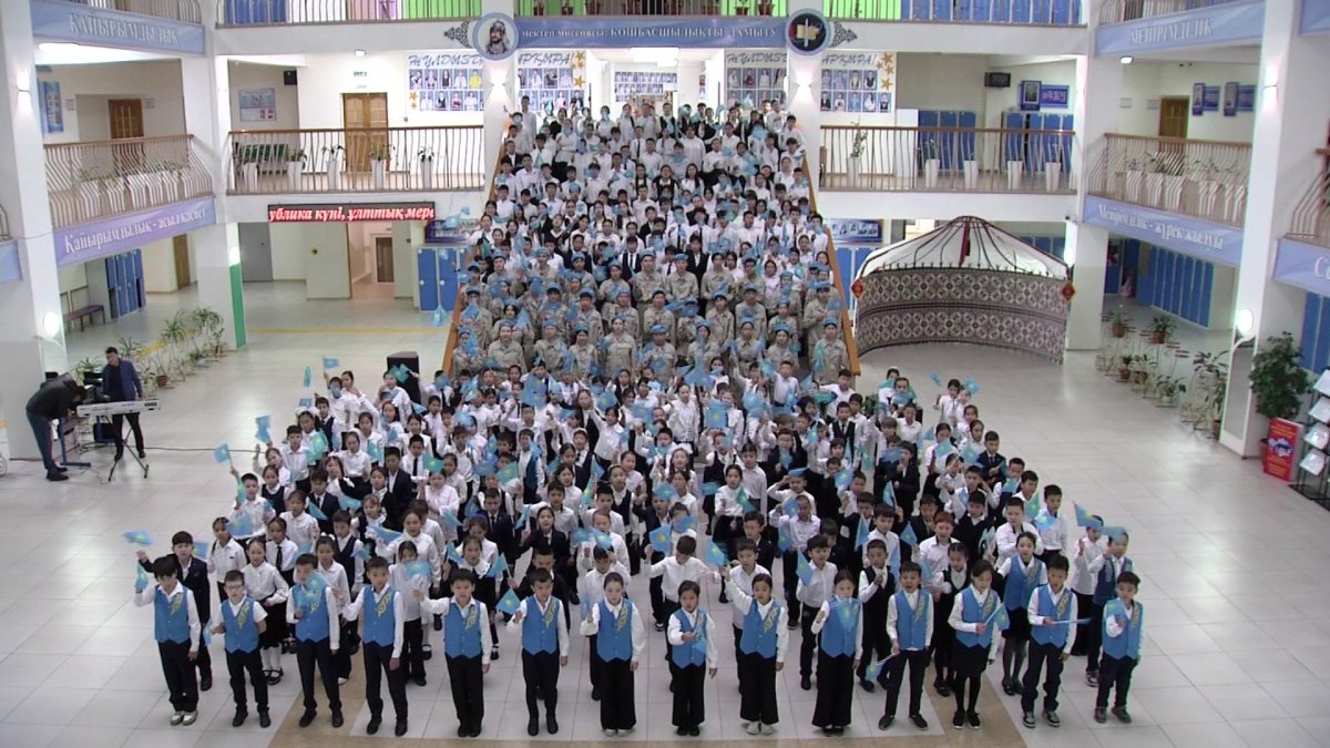 В Астане 400 школьников исполнили песню "Атамекен"
