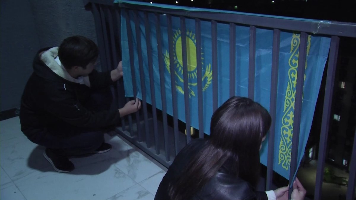 Традиционная акция по случаю Дня Республики «Менің елім - менің туым» прошла в Алматы