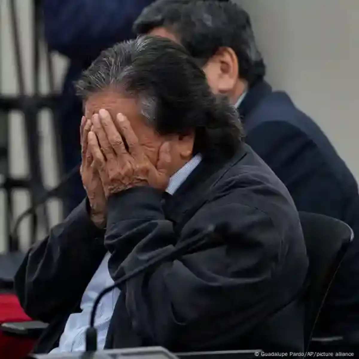 Экс-президента Перу приговорили к 20 годам тюрьмы за взятки