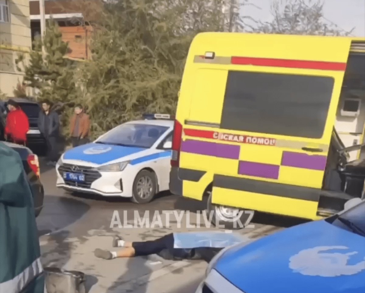 Экскаватор насмерть задавил 16-летнего парня в Алматы