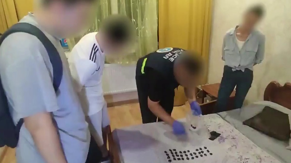 Более сорока свертков с наркотиками обнаружено у сына заместителя начальника полиции ЗКО