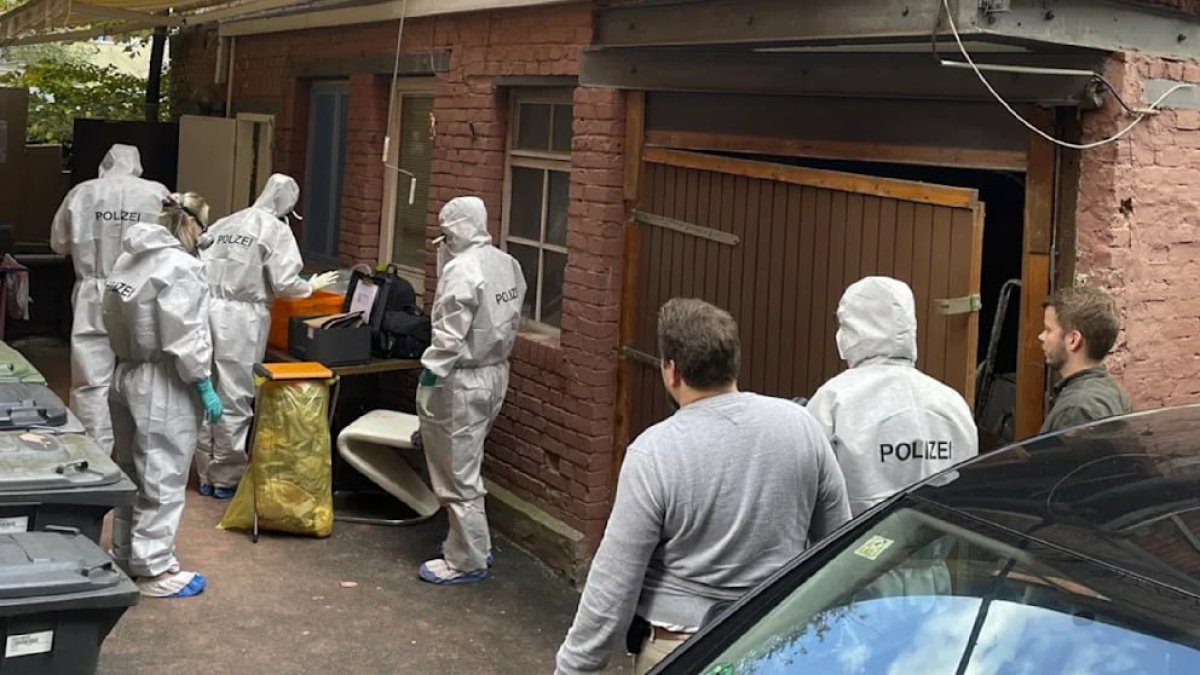 Владелец немецкого паба замуровал свою подругу в стене