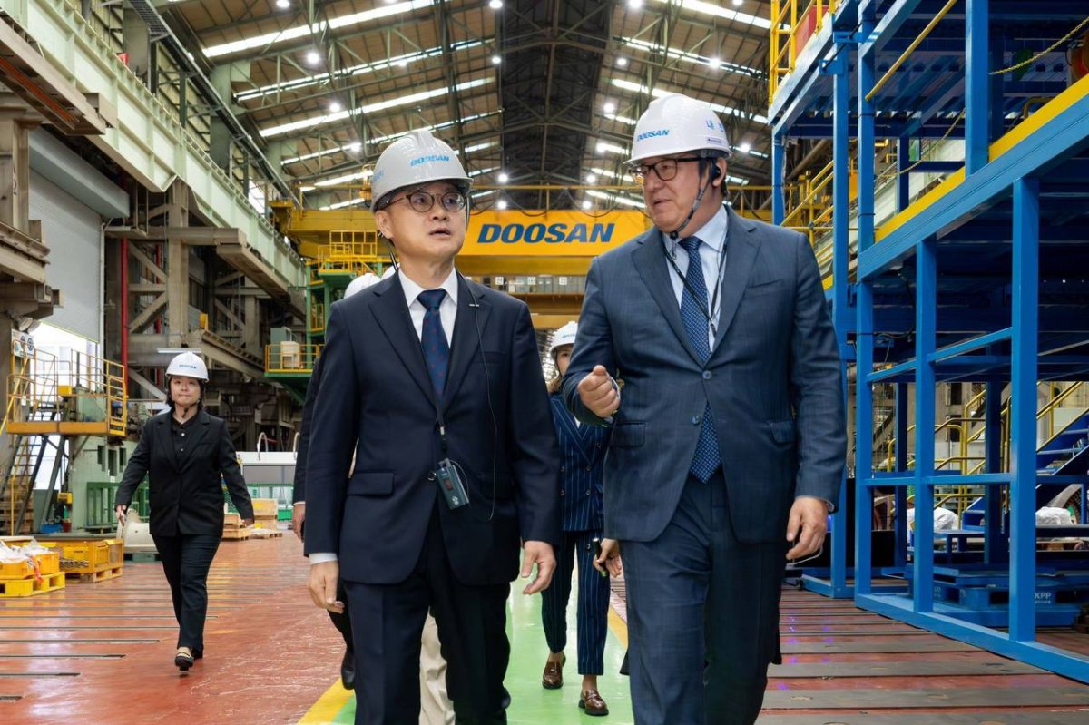 Строительство АЭС обсудили глава Минэнерго и корейские компании