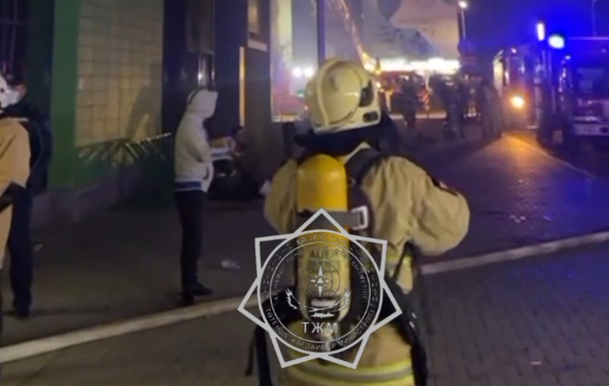 Горящий ТРЦ в Атырау потушен