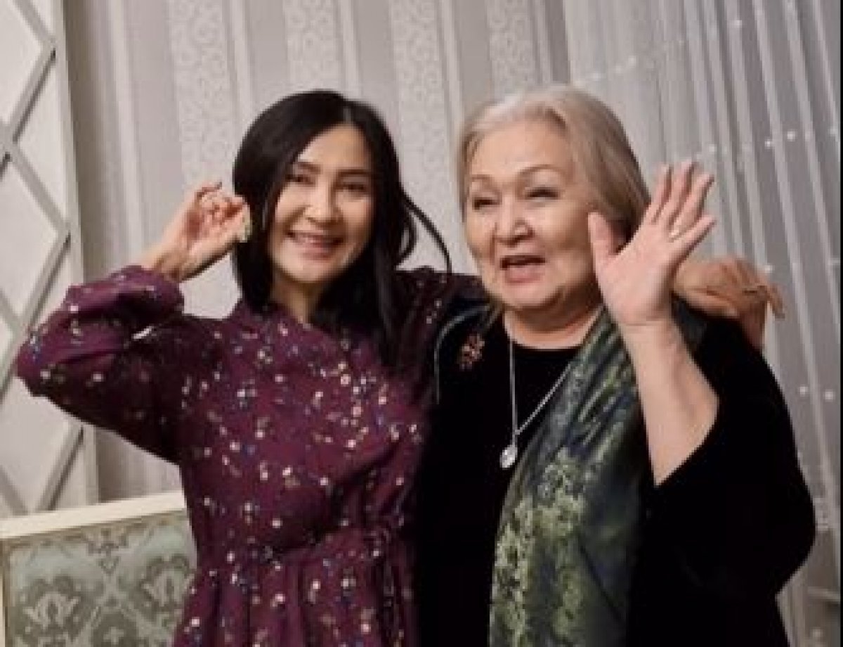 Тойдағы жалаңаш қыз