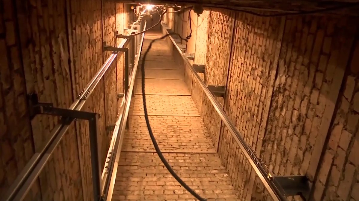 Қарағандыда көпқабатты үйде лифт құлап, екі адам зардап шекті