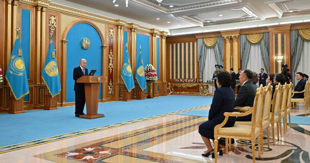 “Интернеттің теріс бағыттағы шырмауына түскен жастар көбейіп кетті” - Президент