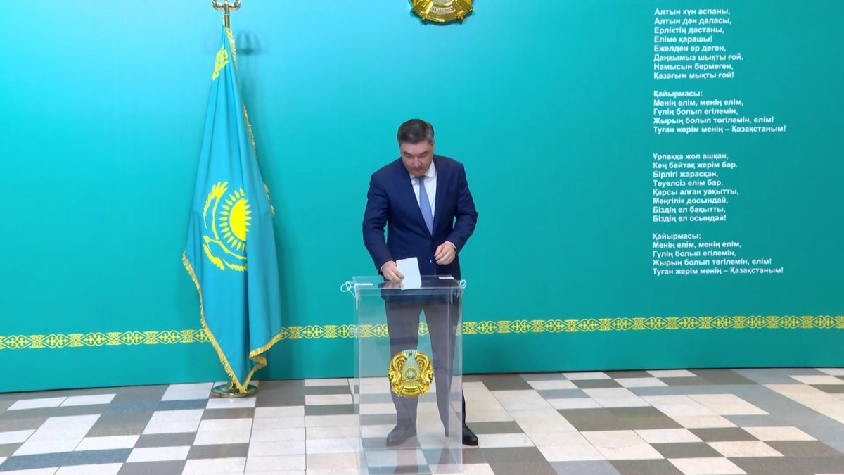 Олжас Бектенов проголосовал на референдуме