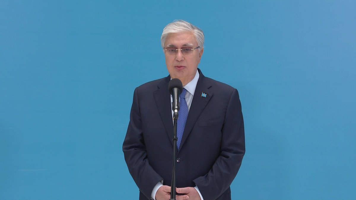 Президент проголосовал на референдуме и ответил на вопросы журналистов