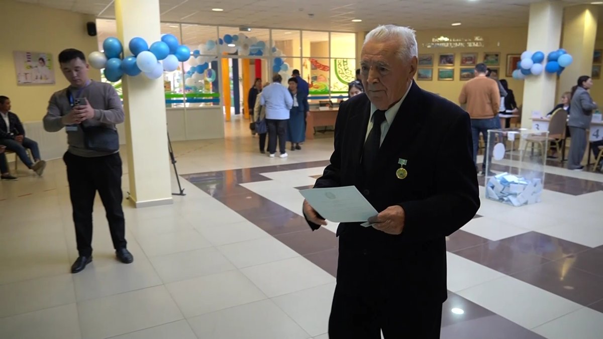 90- летний ветеран энергетической отрасли проголосовал в Уральске