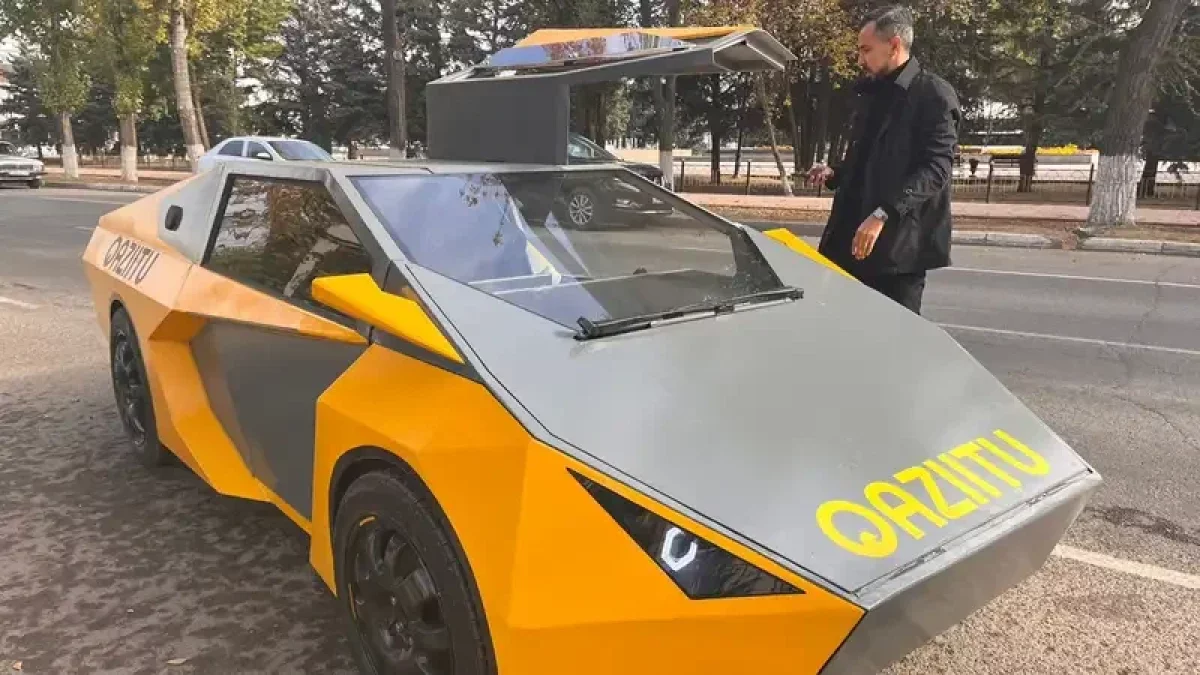 Учёный из ЗКО приехал на голосование по АЭС на электрокаре, собранном в университете