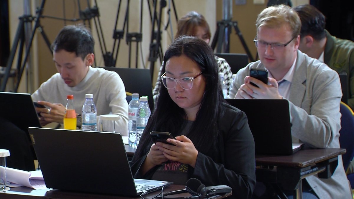 Международные наблюдатели посетили 17 случайных избирательных участков