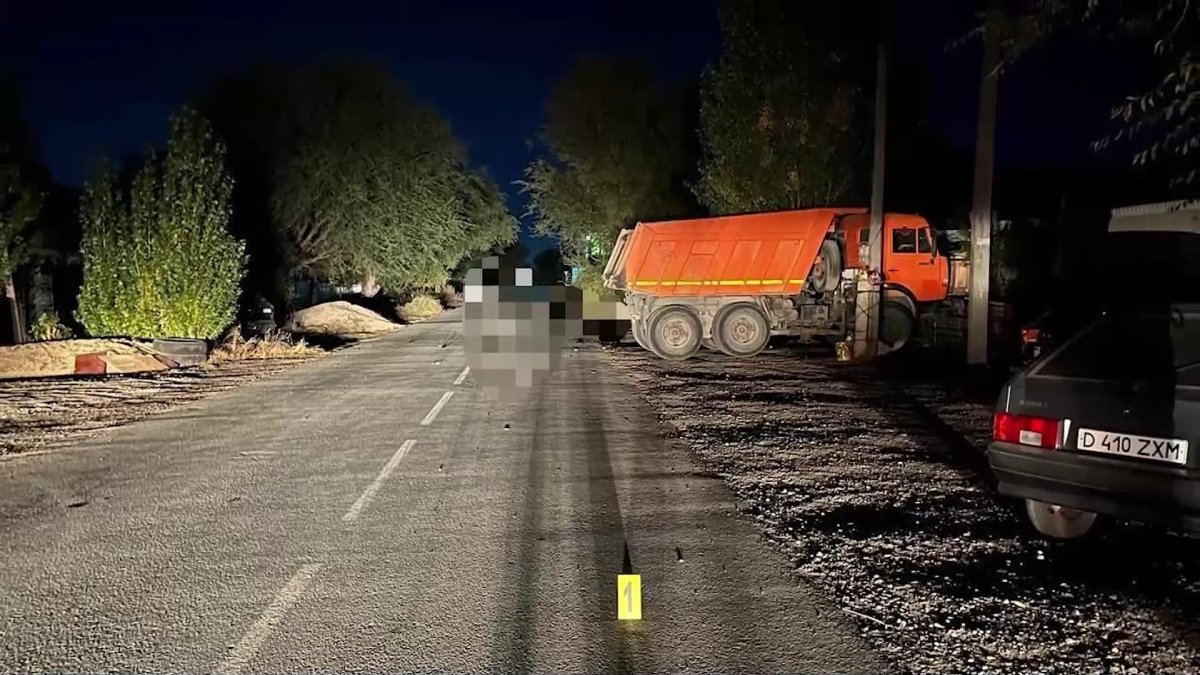 Ақтөбеде скутер мінген екі жігіт қаза тапты