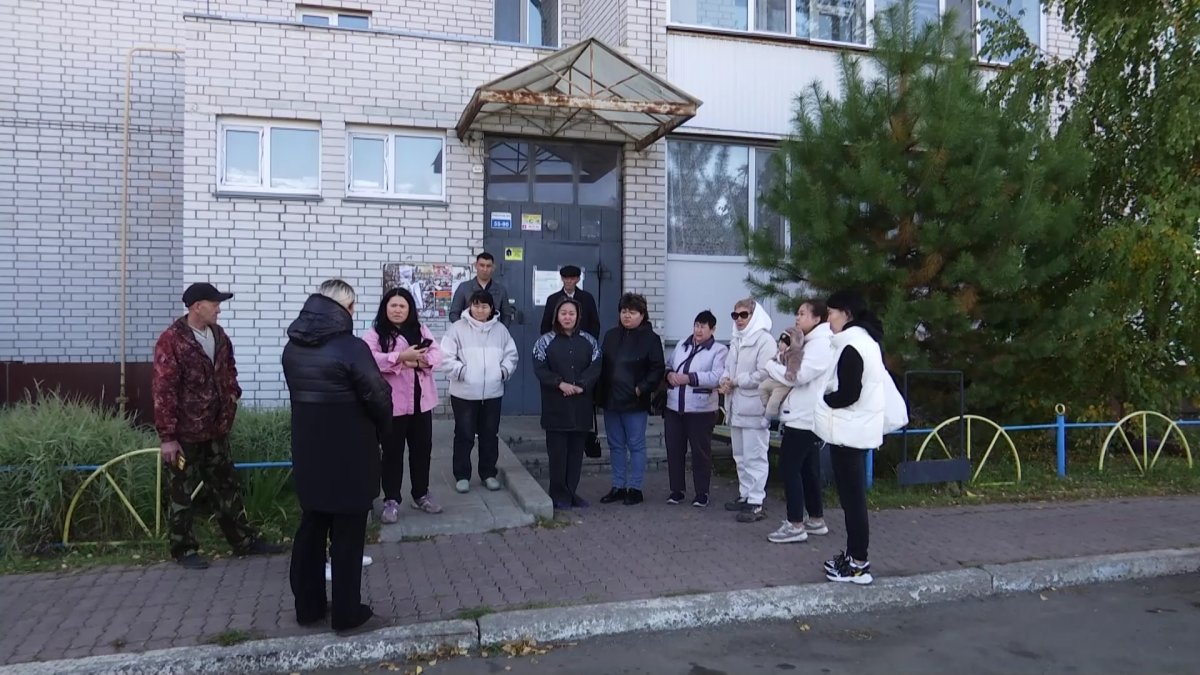 "Двор превращается в Венецию": жители многоэтажного дома в Петропавловске