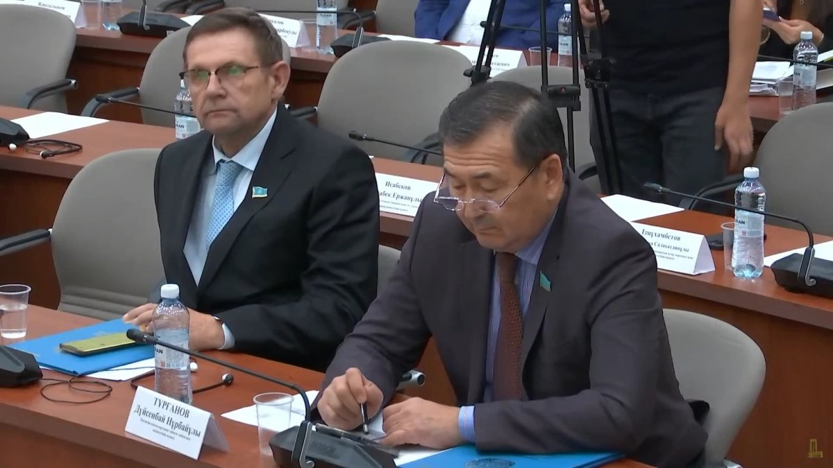 Мәжіліс депутаттары газ саласының мәселелері бойынша заң жобасын таныстырды