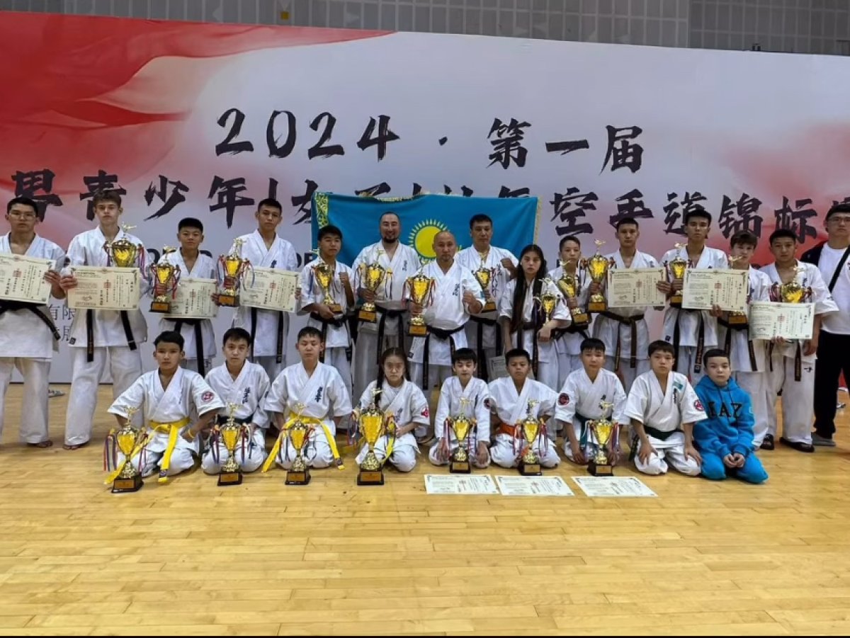 Сборная Казахстана забрала все награды на Чемпионате мира по каратэ