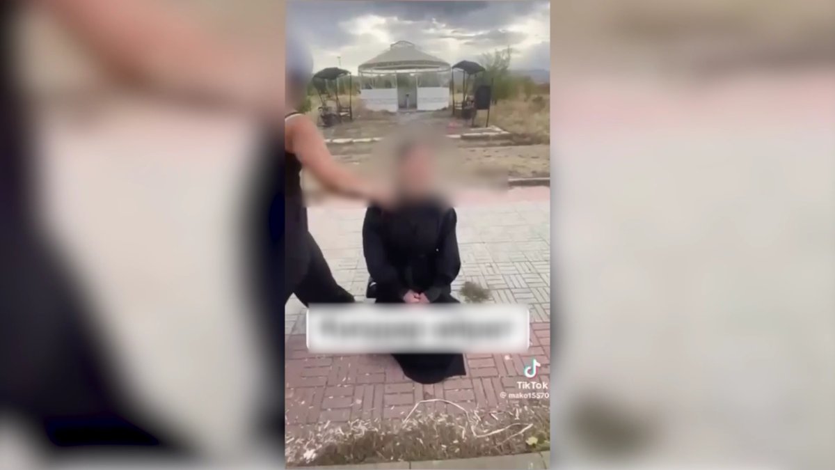 Заставляли стоять на коленях: по факту издевательств над школьницей в Зайсане возбуждено уголовное дело