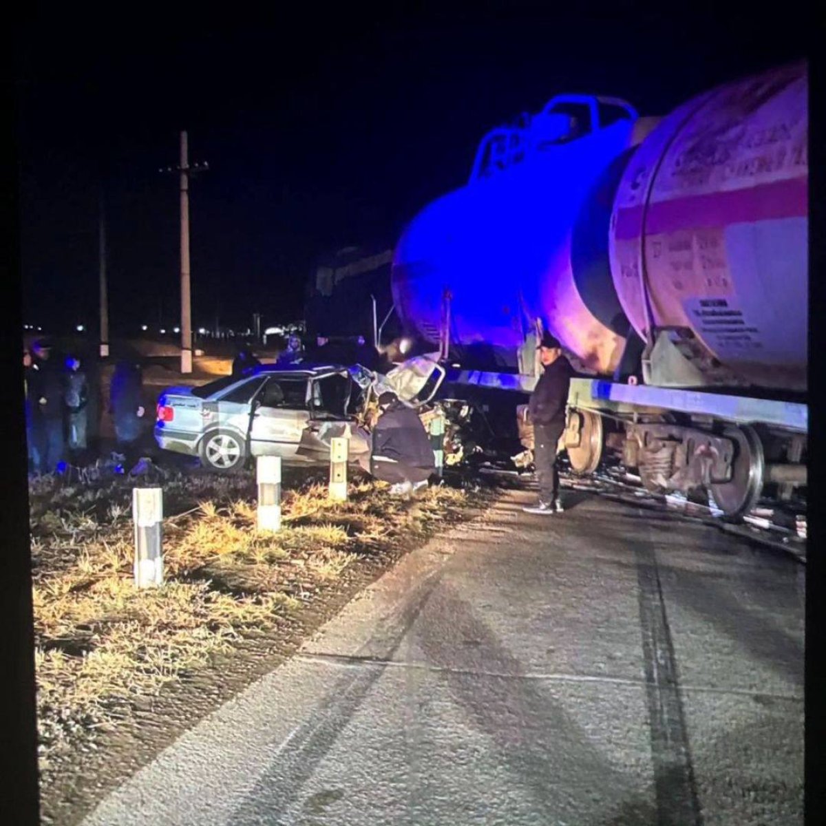 Три человека погибли при столкновении легковушки с локомотивом в Степногорске