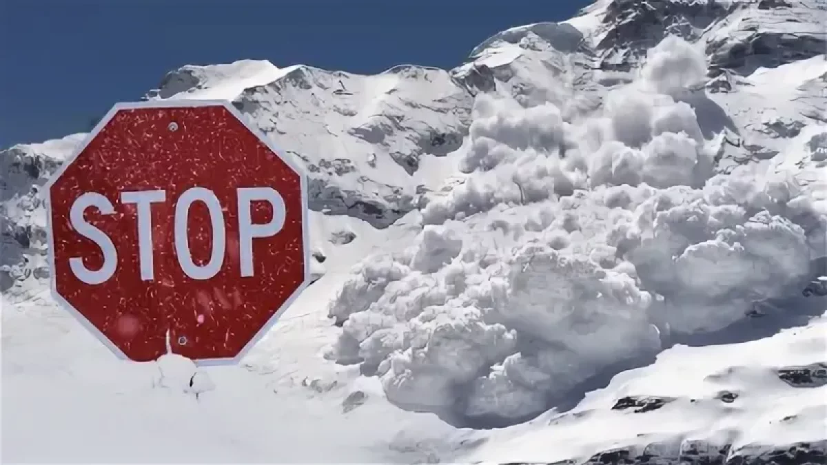 Дороги закрывают на зиму на востоке Казахстана