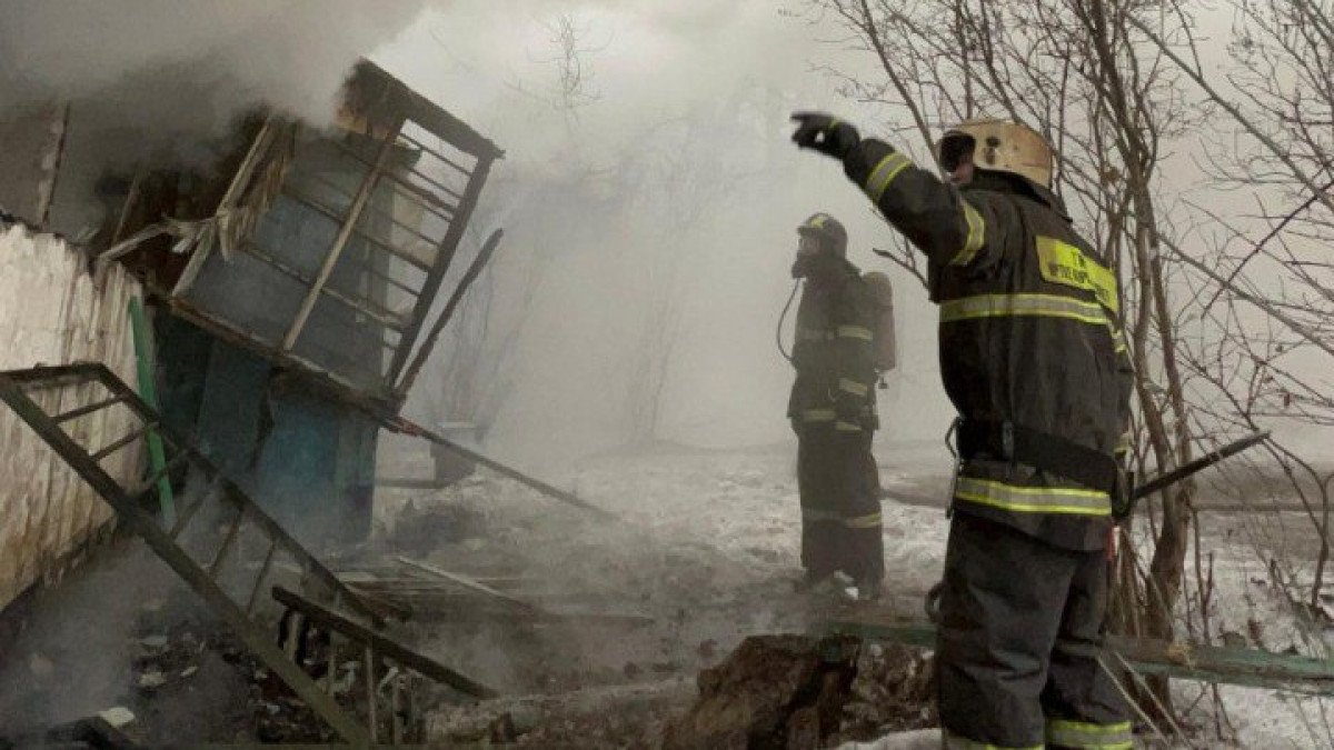 Өскеменде жеке үйдің шатыры өртенді