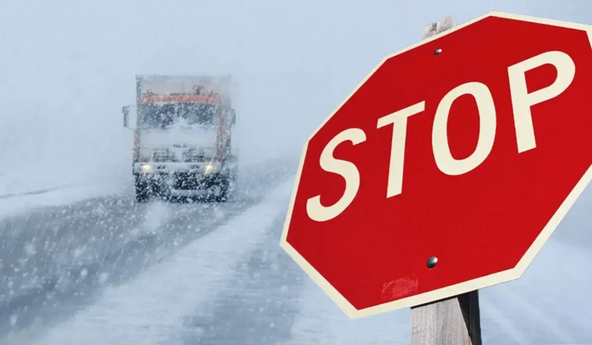 Ақмола облысындағы боран: полицейлер 600 көлікті алып жүрді