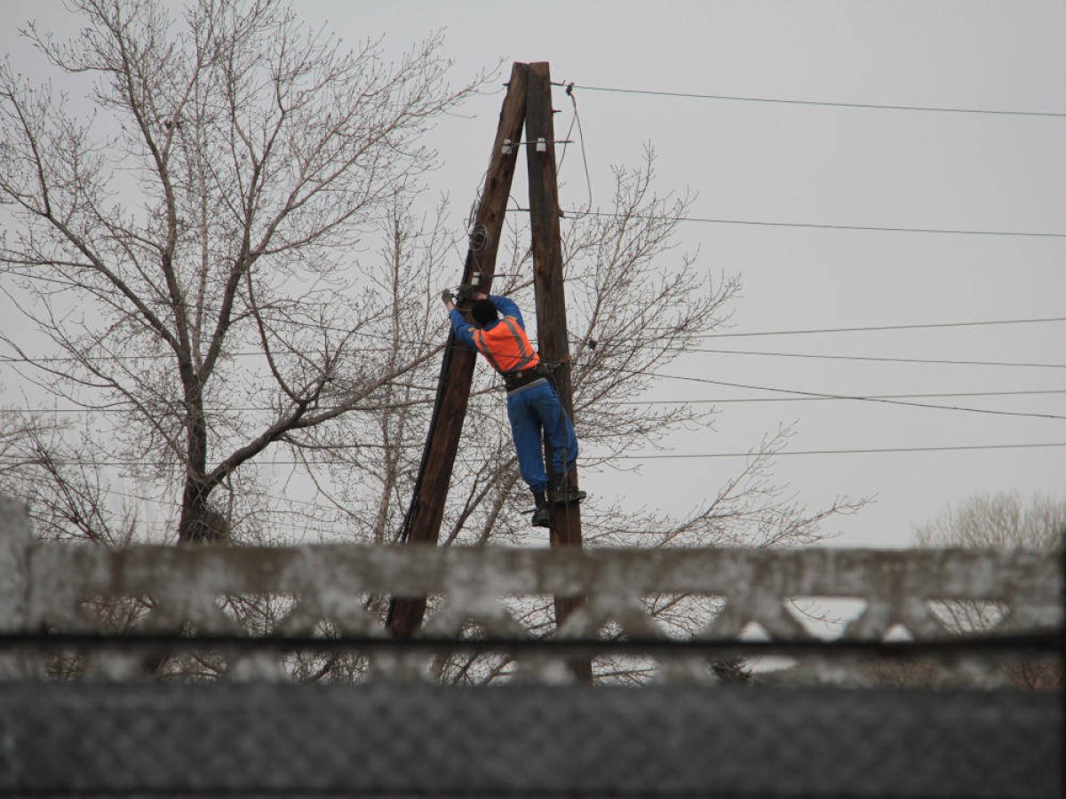Сильный снегопад оставил без света несколько сел ВКО