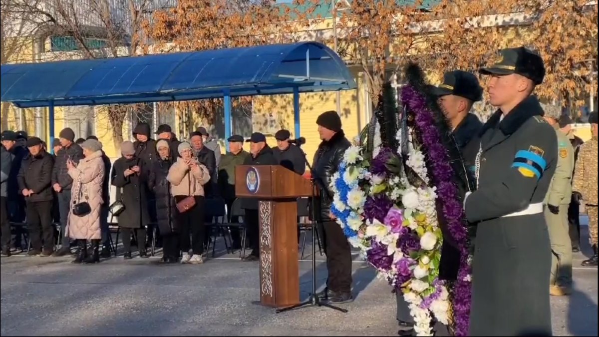 Ақтөбеде тікұшақ апатынан қаза тапқан ұшқышты соңғы сапарға шығарып салды