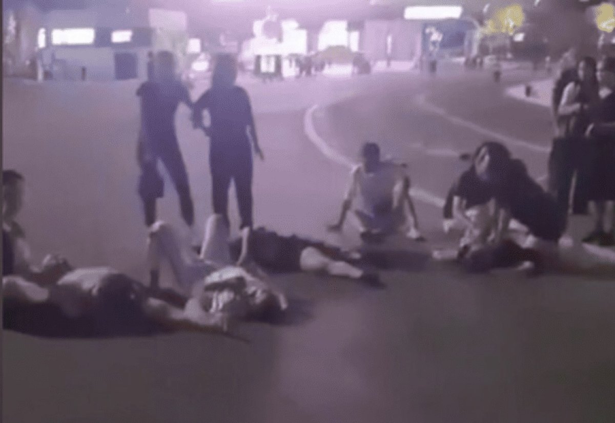 Автомобиль въехал в толпу в Китае