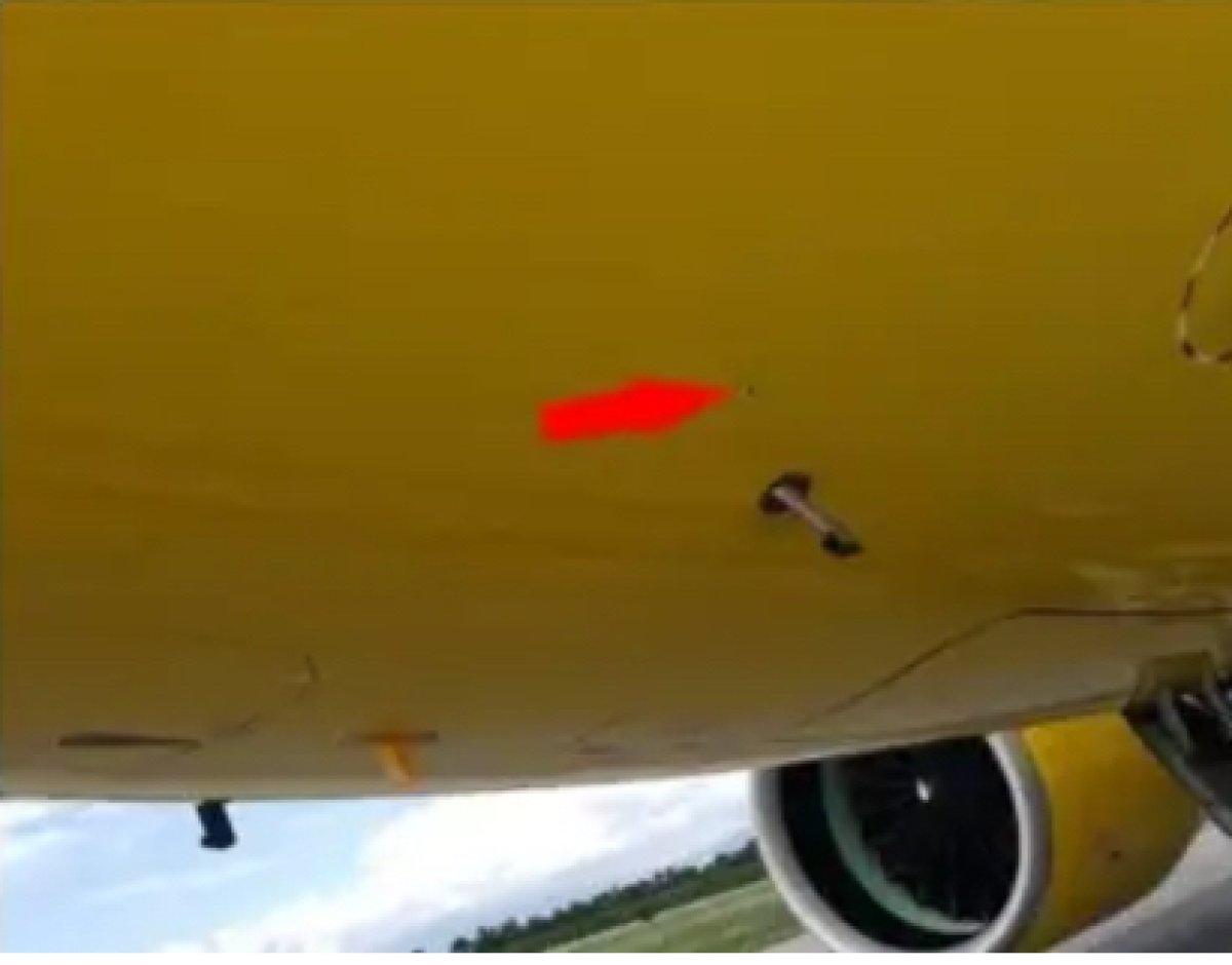 Пассажирский самолет обстреляли при посадке в Гаити