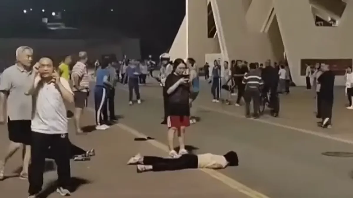 35 адам көз жұмды: Қытайда ер адам көлікпен көпшілікті қағып кетті