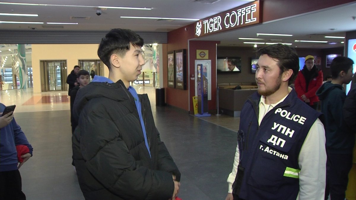 Елордада «Есірткісіз қала» акциясы аясында жастарға жейде мен бас киім таратылды