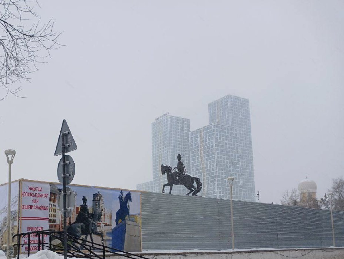 Памятник Кенесары уберут со столичной набережной